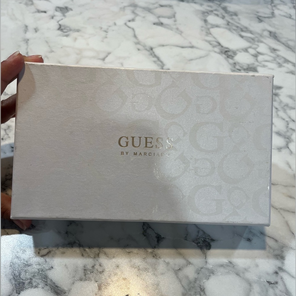 Guess Wallet - Picture 5 of 5